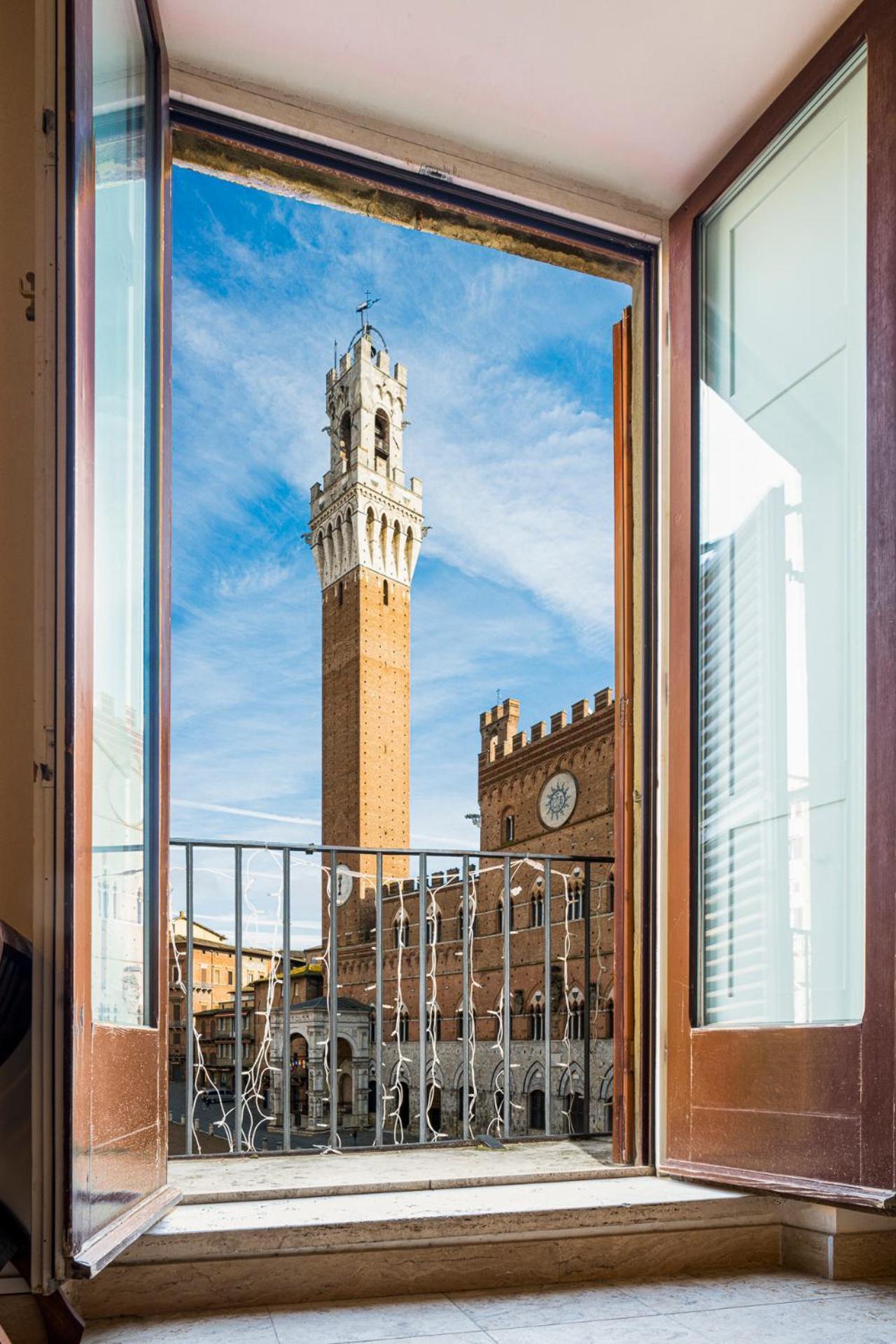 The Balcony Suite - Affaccio Su Piazza Del Campo Siena Kültér fotó